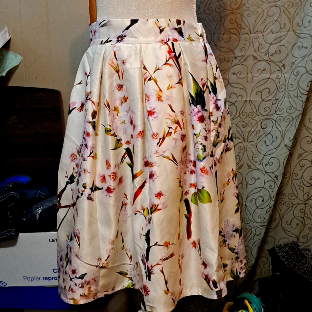 Beautiful  choies skirt size small